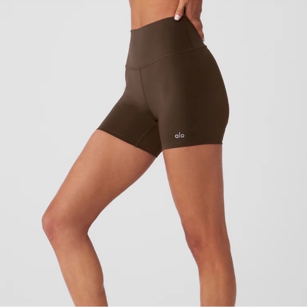 ALO Yoga 5” Airlift Energy Short - Small - NEW! 
Color: Espresso
